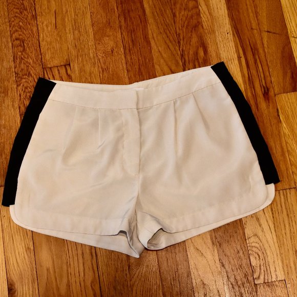 NWT BCBG Generation Off White/ Cream Color Shorts Size 2